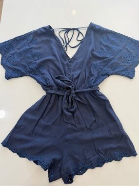 Umgee Navy Eyelet Romper Size Large Tie Waist Scalloped Lace Boho Vacation
